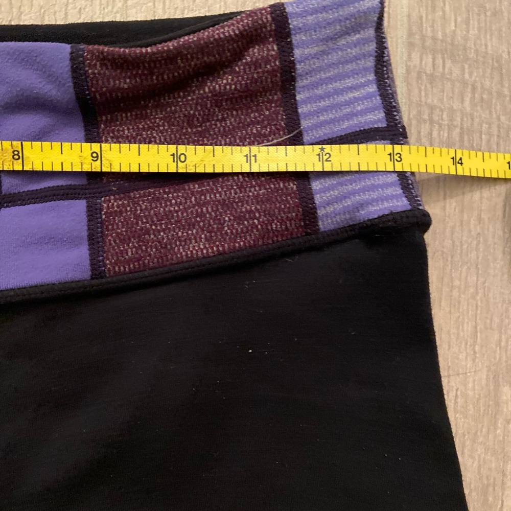 Lululemon Reverse Groove Short, Size 4 - Picture 4 of 9